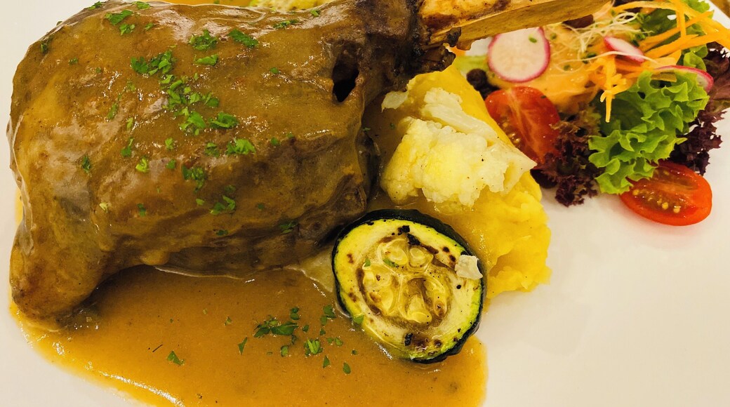 Gravy and delicious Australian lamb shank、 must try!