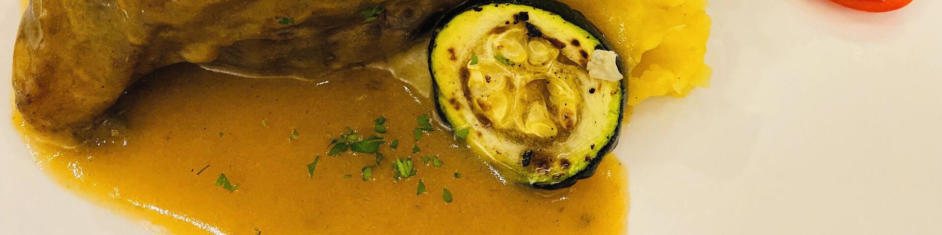 Gravy and delicious Australian lamb shank、 must try!