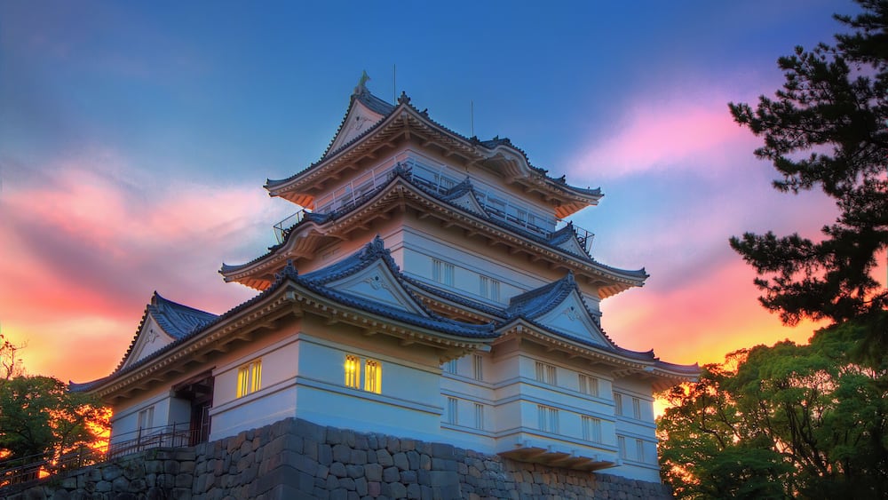 Kept my friends waiting just to shoot a sunset shot of the castle. Here is the product of our patience.