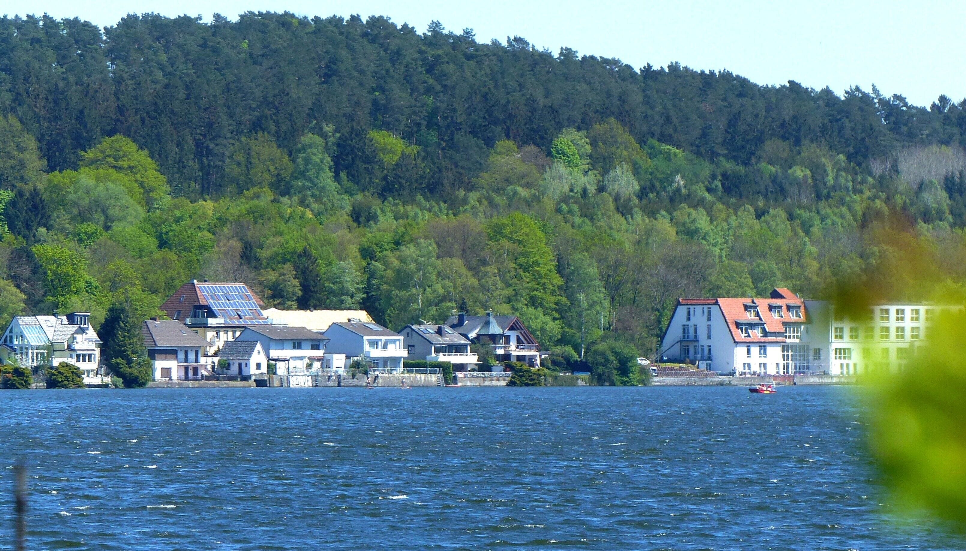 Möhnesee-Wamel – rechts Seeufer-Residenz