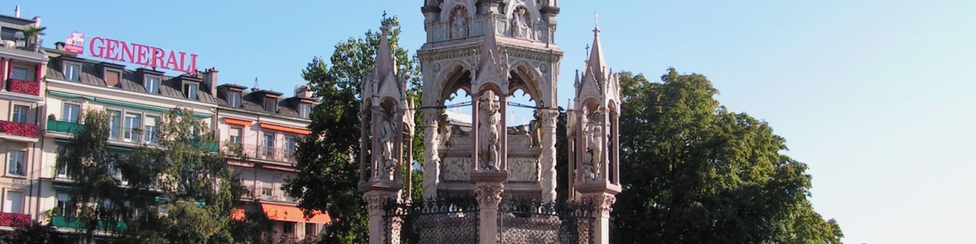 Quai du Mont Blanc, Genรจve. Monument Brunswick.