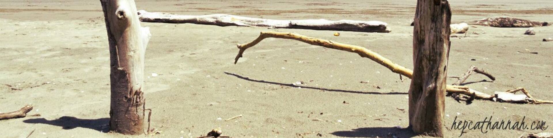 During the Panamanian school year, Playa Las Lajas is practically deserted. Can you imagine having this entire stunning beach to yourself?
For more info on the beach, places to eat, and where to pitch your beach blanket, check out my in-depth article: http://www.hepcathannah.com/playa-las-lajas-beach-resort/