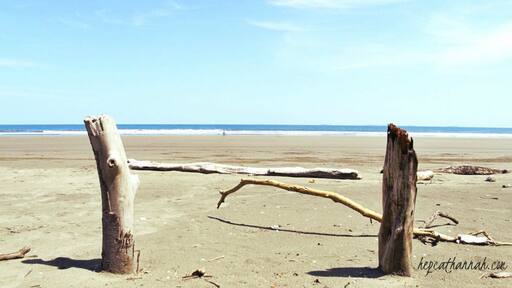 During the Panamanian school year, Playa Las Lajas is practically deserted. Can you imagine having this entire stunning beach to yourself?
For more info on the beach, places to eat, and where to pitch your beach blanket, check out my in-depth article: http://www.hepcathannah.com/playa-las-lajas-beach-resort/