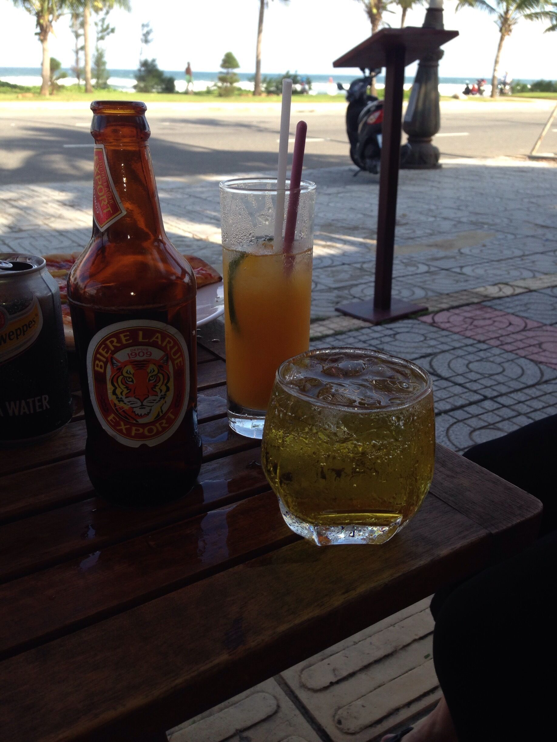 2 for 1 drinks 5 - 7pm great cocktails