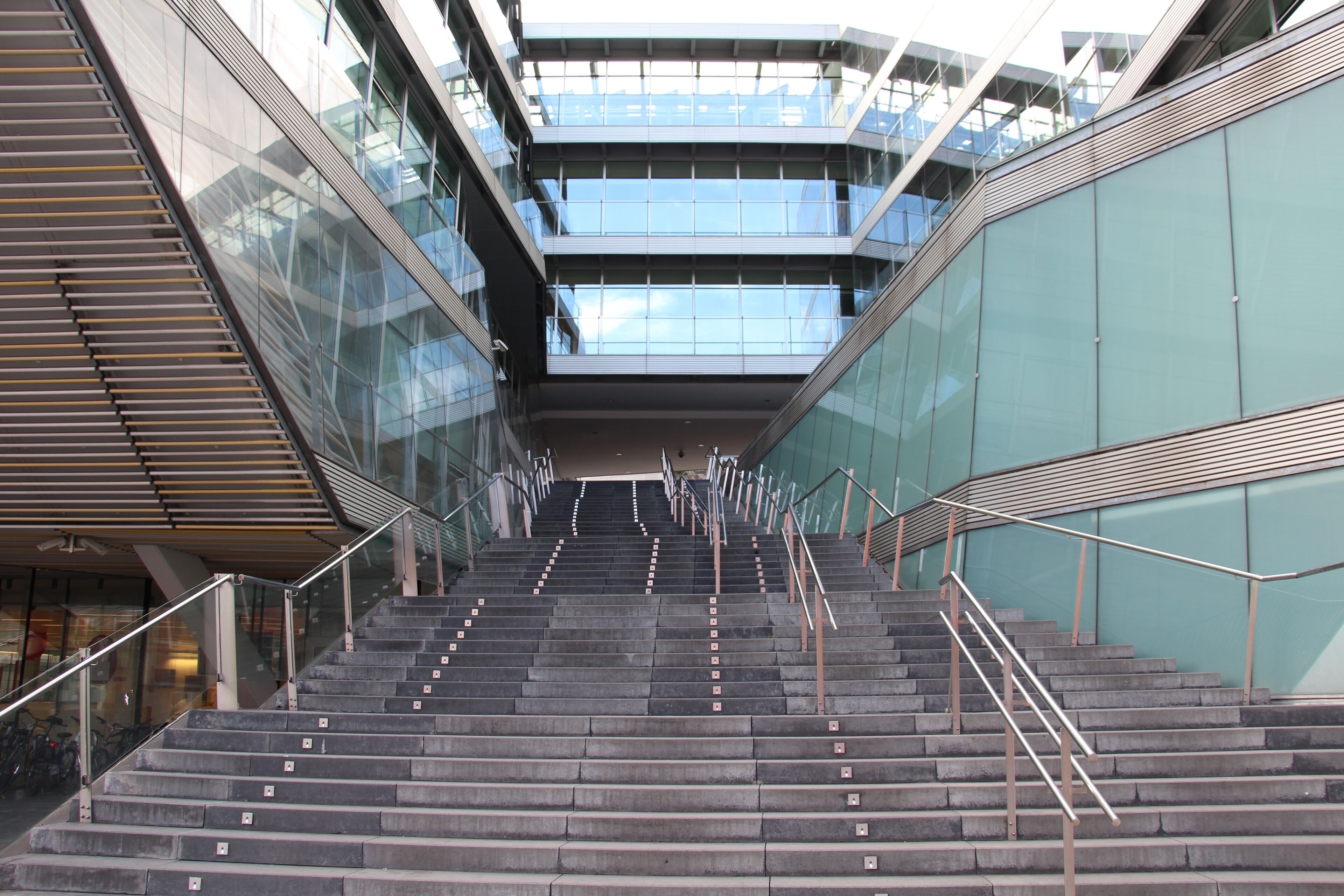 (Castaños) Ernesto Erkoreka Plaza New Bilbao City Hall. Arch. IMB 2008-11.