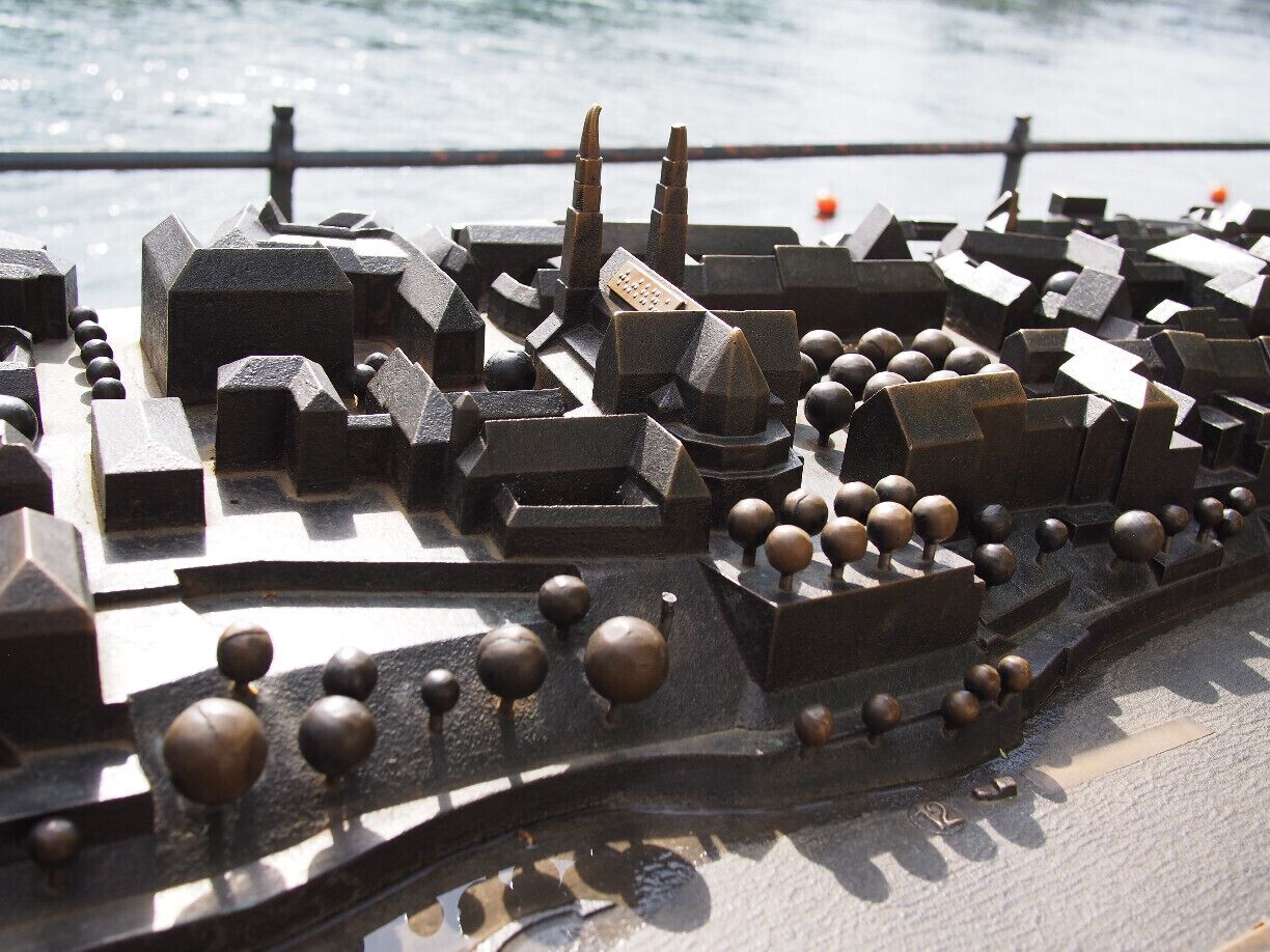 Many cities in Switzerland have these awesome map sculptures pointing to popular sights in the area. This one is near the river, on the bank opposite the Altstadt. 