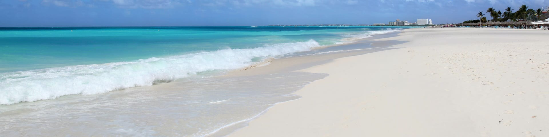 Pristine white beaches and turquoise caribbean waters of Eagle Beach Aruba