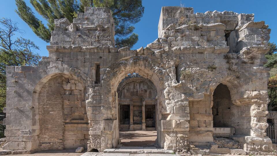 This building is classé au titre des Monuments Historiques. It is indexed in the Base Mérimée, a database of architectural heritage maintained by the French Ministry of Culture, under the reference PA00103124 .