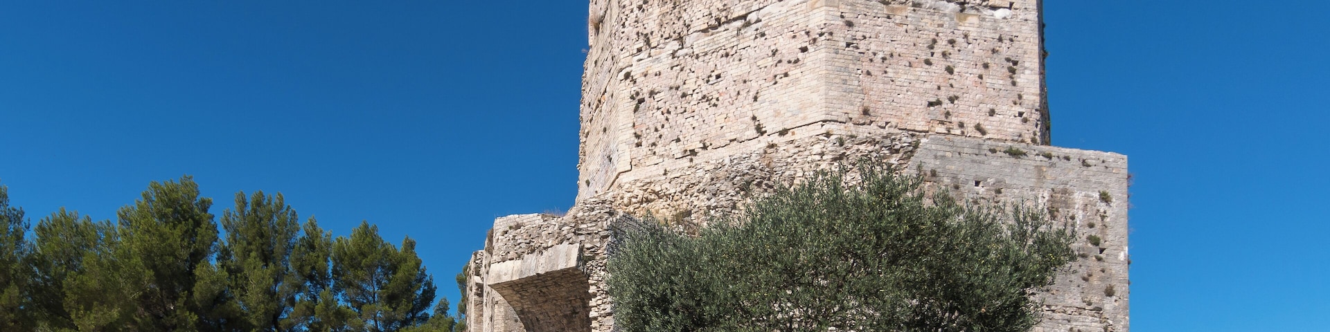 This building is classé au titre des Monuments Historiques. It is indexed in the Base Mérimée, a database of architectural heritage maintained by the French Ministry of Culture, under the reference PA00103155 .
