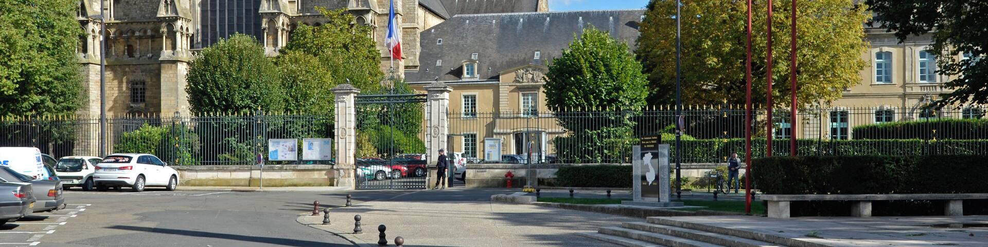 This building is classé au titre des Monuments Historiques. It is indexed in the Base Mérimée, a database of architectural heritage maintained by the French Ministry of Culture, under the reference PA00109798 .