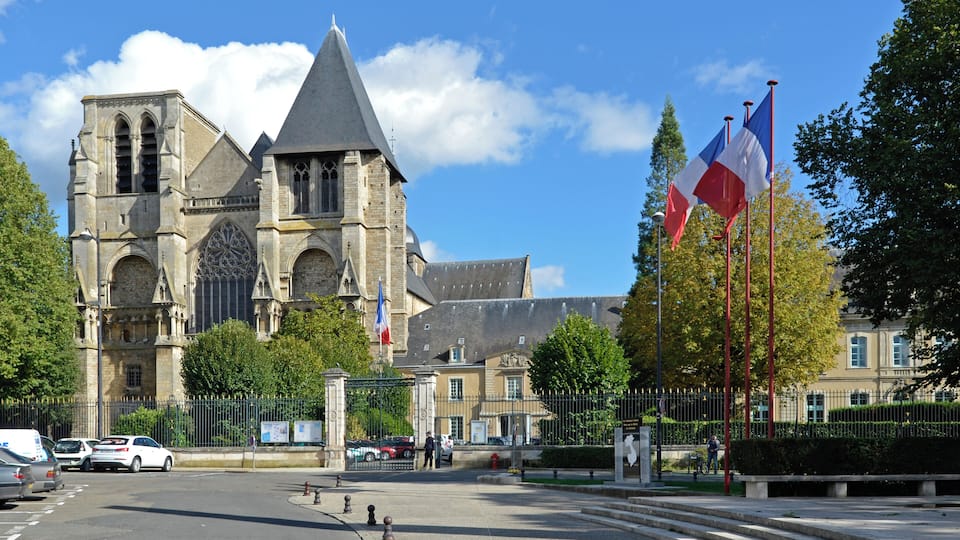 This building is classé au titre des Monuments Historiques. It is indexed in the Base Mérimée, a database of architectural heritage maintained by the French Ministry of Culture, under the reference PA00109798 .