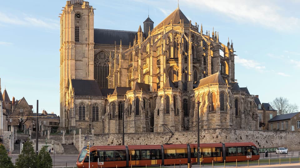 This building is indexed in the Base Mérimée, a database of architectural heritage maintained by the French Ministry of Culture, under the reference PA00109800 .