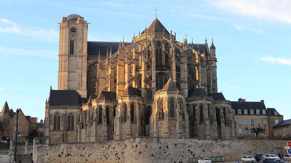 This building is indexed in the Base Mérimée, a database of architectural heritage maintained by the French Ministry of Culture, under the reference PA00109800 .