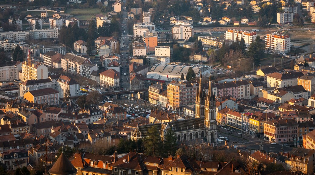 Levé de soleil sur la ville de Voiron
