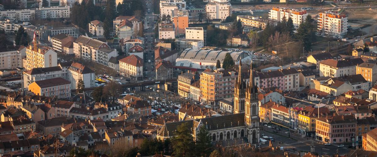 Levé de soleil sur la ville de Voiron