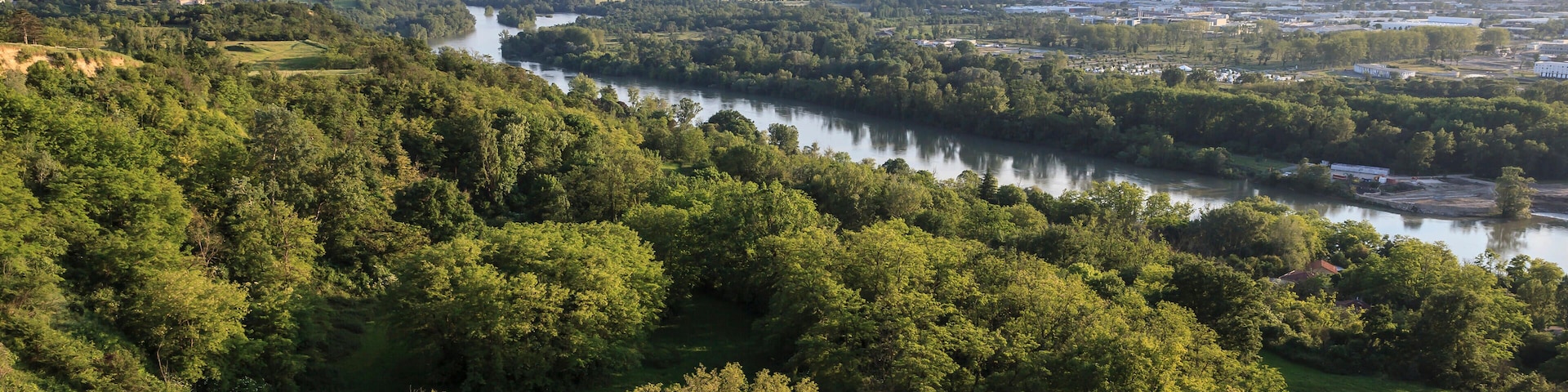 E208E3 View of the Garonne River from the Pech-David hill in the evening light, Toulouse, France