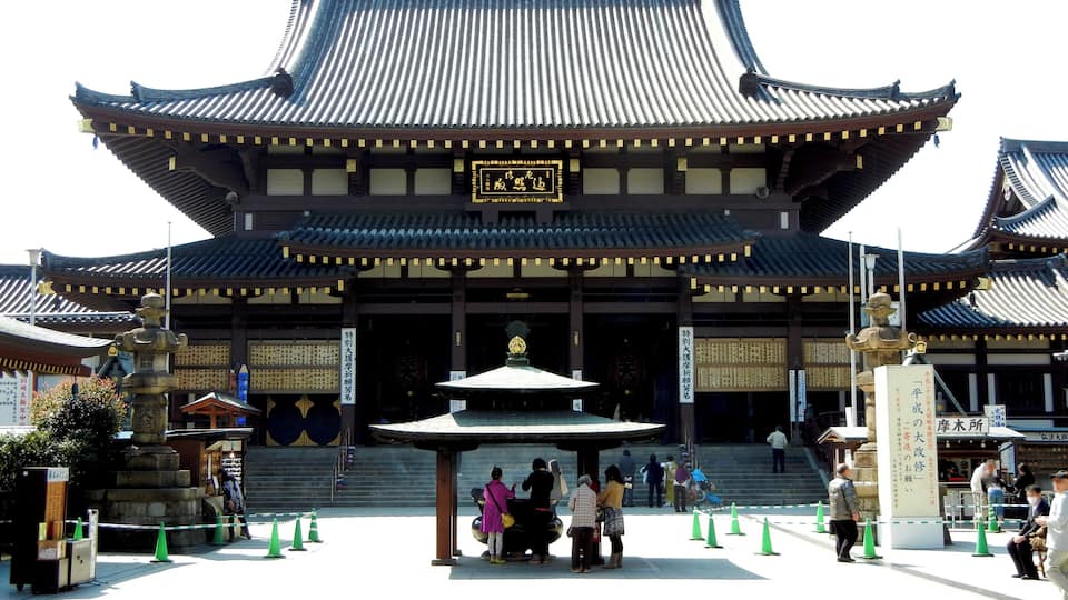 The Main Hall of Heiken-ji (Kawasaki Daishi) temple.