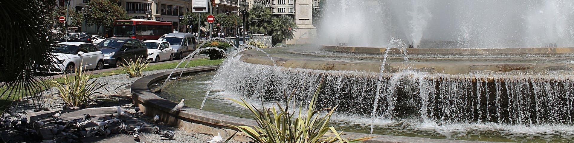 Fontaine dans l'une des artères de la ville moderne