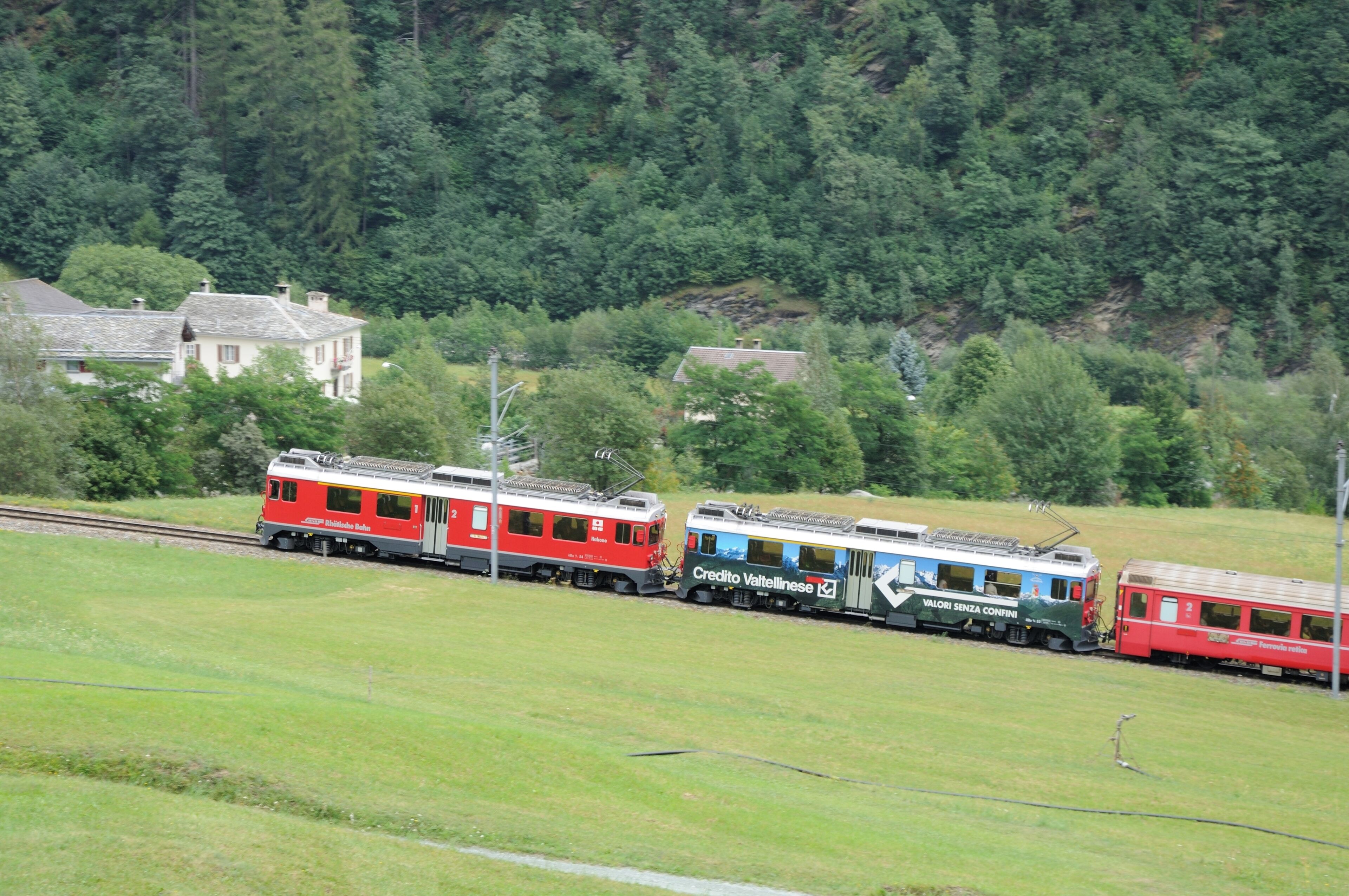 Switzerland, Graubünden, views along the hiking trail from Alp Grüm to Poschiavo