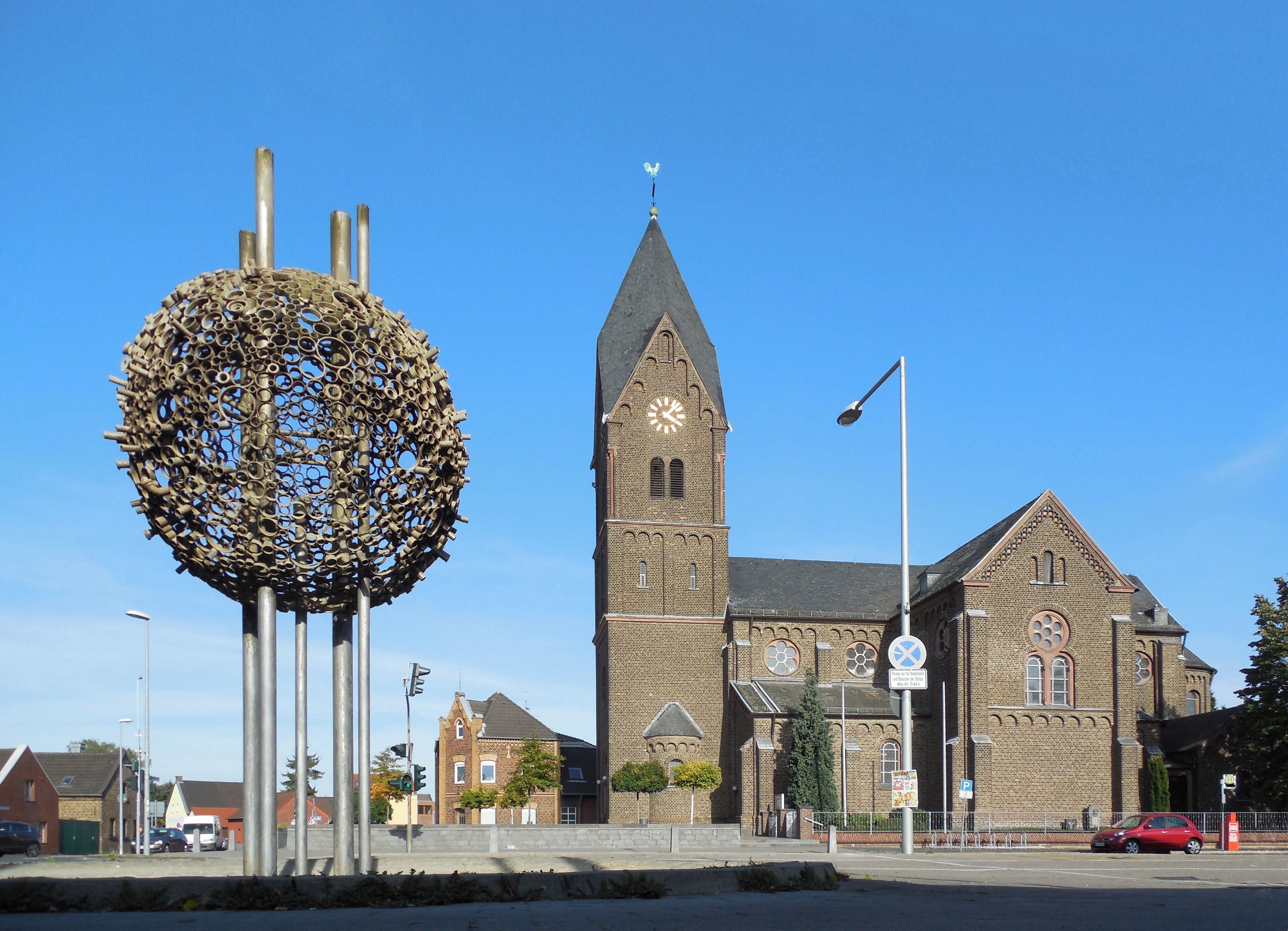 Sinnersdorf Brunnen und Kirche St.Hubertus