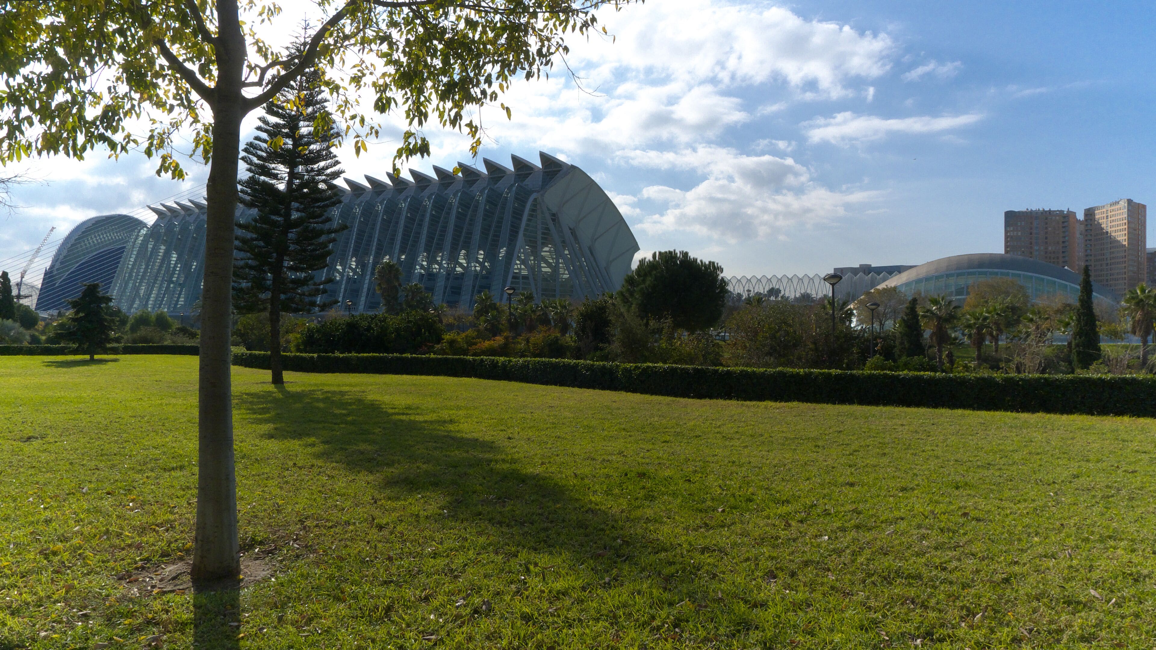 Fachada noroeste desde Jardines del Turia