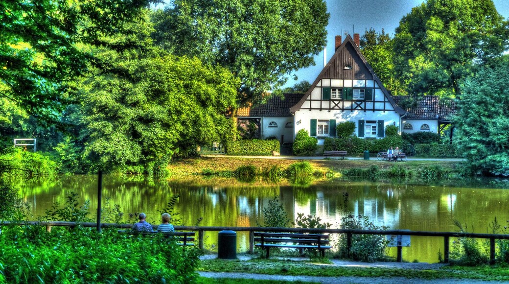 Fachwerkhaus am Teich im Stadtwald Gelsenkirchen-Buer