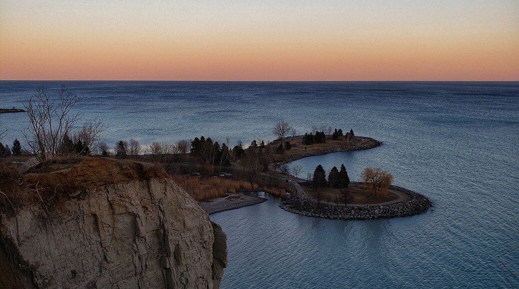 A pretty sunset at the Scarborough Bluffs.
#nature