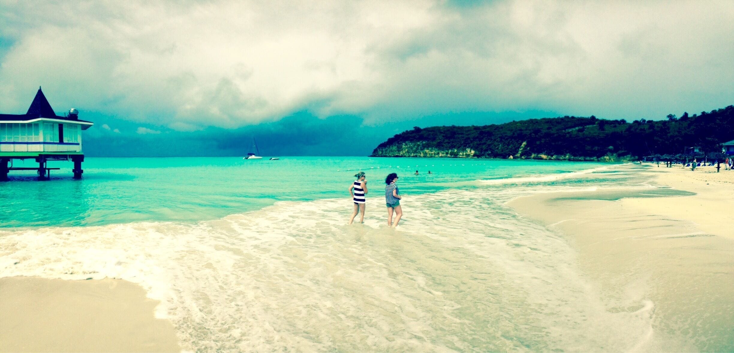 Far end of Dickenson bay Antigua
Rain clouds gathering !