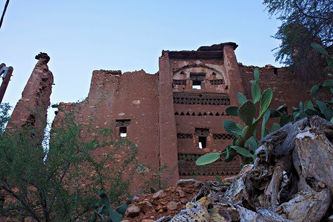 La Maison Traditionnelle is situated 4 km outside Tafraoute in a small village. You have to walk 1 km to get to the place, but its worth it1 This is just great. I have a problem descrbing the beauty and originality at this place. We loved it. Its nice to take an early morning walk in the neighbourhod 