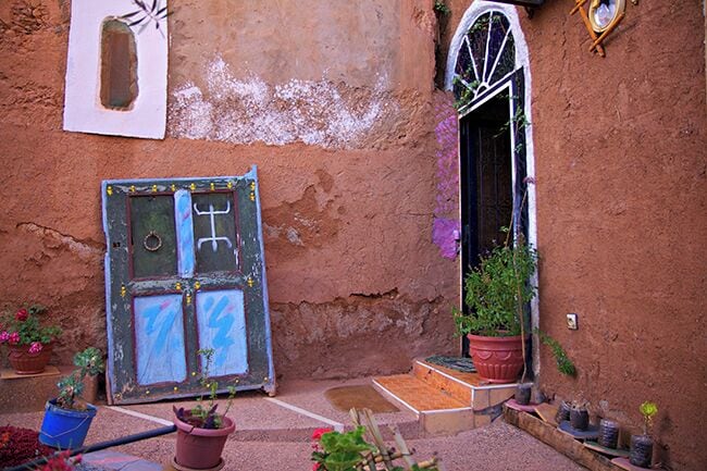 La Maison Traditionnelle is situated 4 km outside Tafraoute in a small village. You have to walk 1 km to get to the place, but its worth it1 This is just great. I have a problem descrbing the beauty and originality at this place. We loved it.
