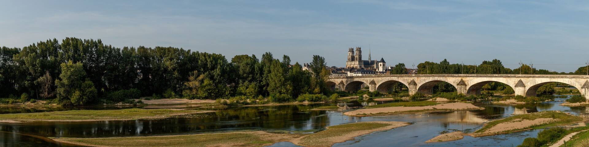 Cathédrale Sainte Croix et le Pont Royale, Orléans, France
