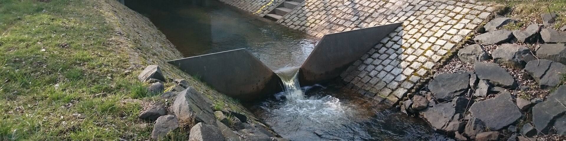 Wehranlage (Thomsonwehr) am Schnellbach, an der Kreisstraße K 8353