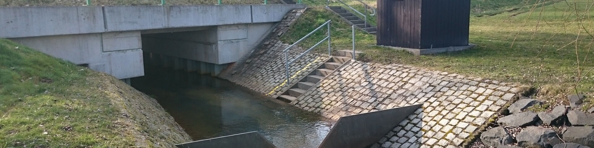 Wehranlage (Thomsonwehr) am Schnellbach, an der Kreisstraße K 8353