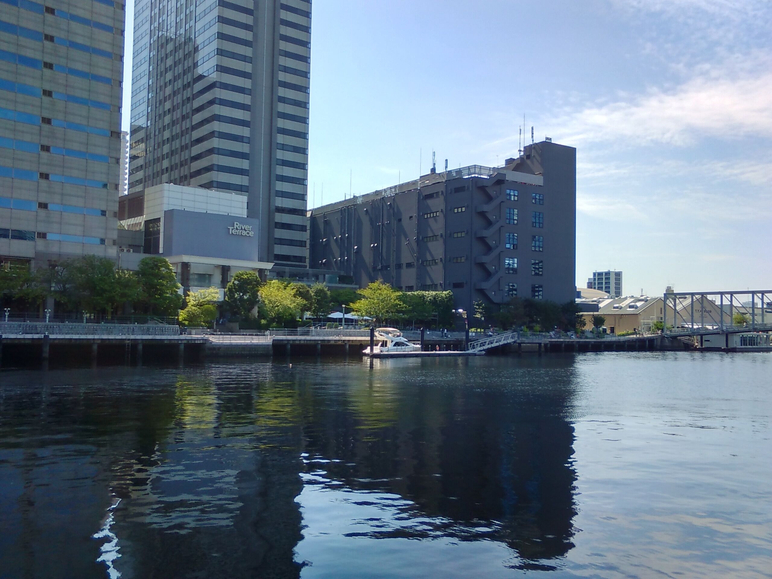 Tennozu Canal between Minato-ku (this side) and Shinagawa-ku, Tokyo, Japan.