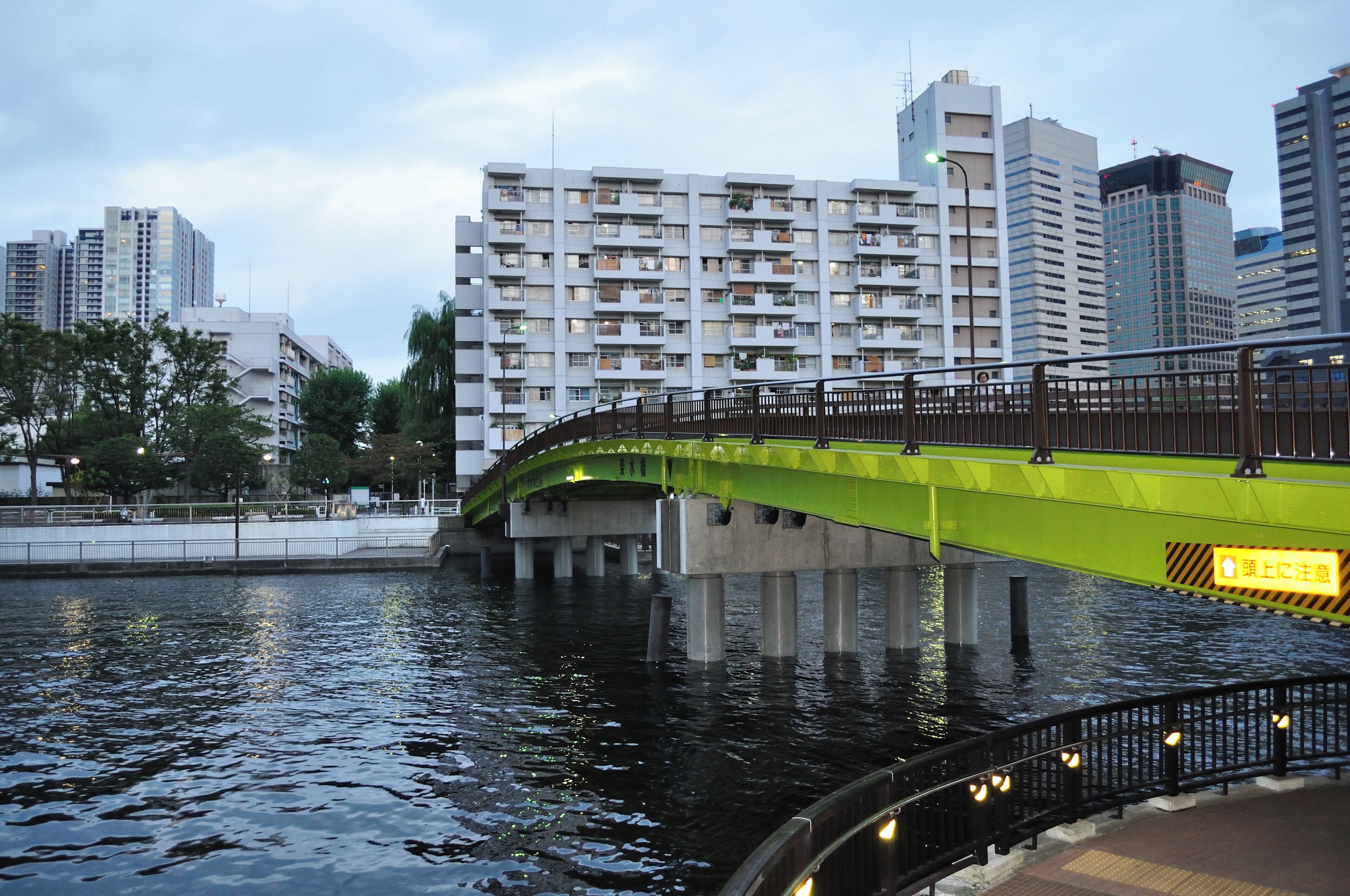 高浜運河に架かる楽水橋 Bridge over a canal