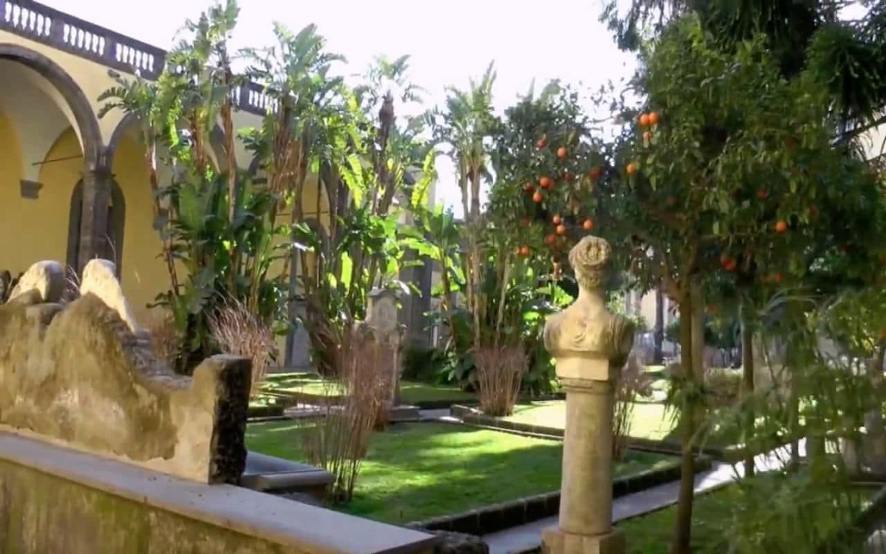 Chiostro del complesso monastico dei Santi Marcellino e Festo (Napoli)