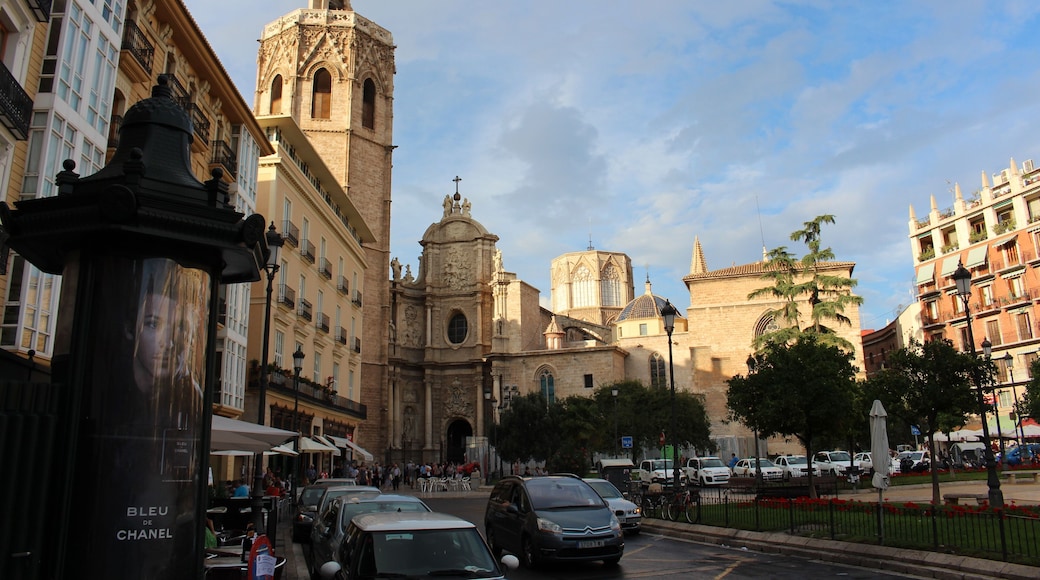 Валенсия. Пласа-де-ла-Рейна (Plaça de la Reina)