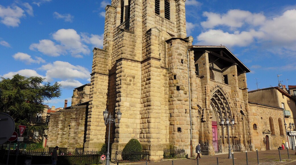 This building is indexed in the Base Mérimée, a database of architectural heritage maintained by the French Ministry of Culture, under the reference PA00117598 .