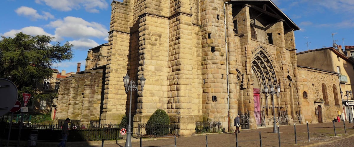 This building is indexed in the Base Mérimée, a database of architectural heritage maintained by the French Ministry of Culture, under the reference PA00117598 .