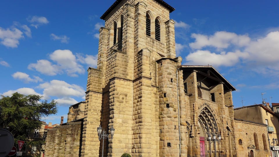 This building is indexed in the Base Mérimée, a database of architectural heritage maintained by the French Ministry of Culture, under the reference PA00117598 .
