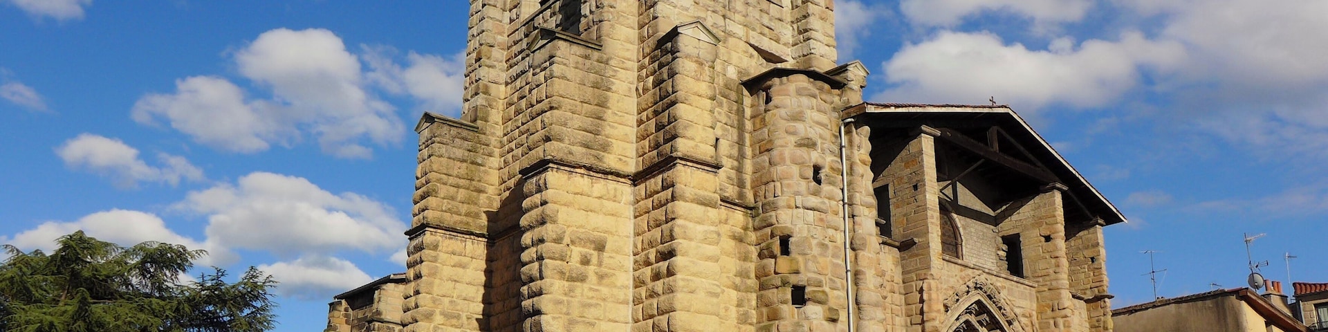This building is indexed in the Base Mérimée, a database of architectural heritage maintained by the French Ministry of Culture, under the reference PA00117598 .