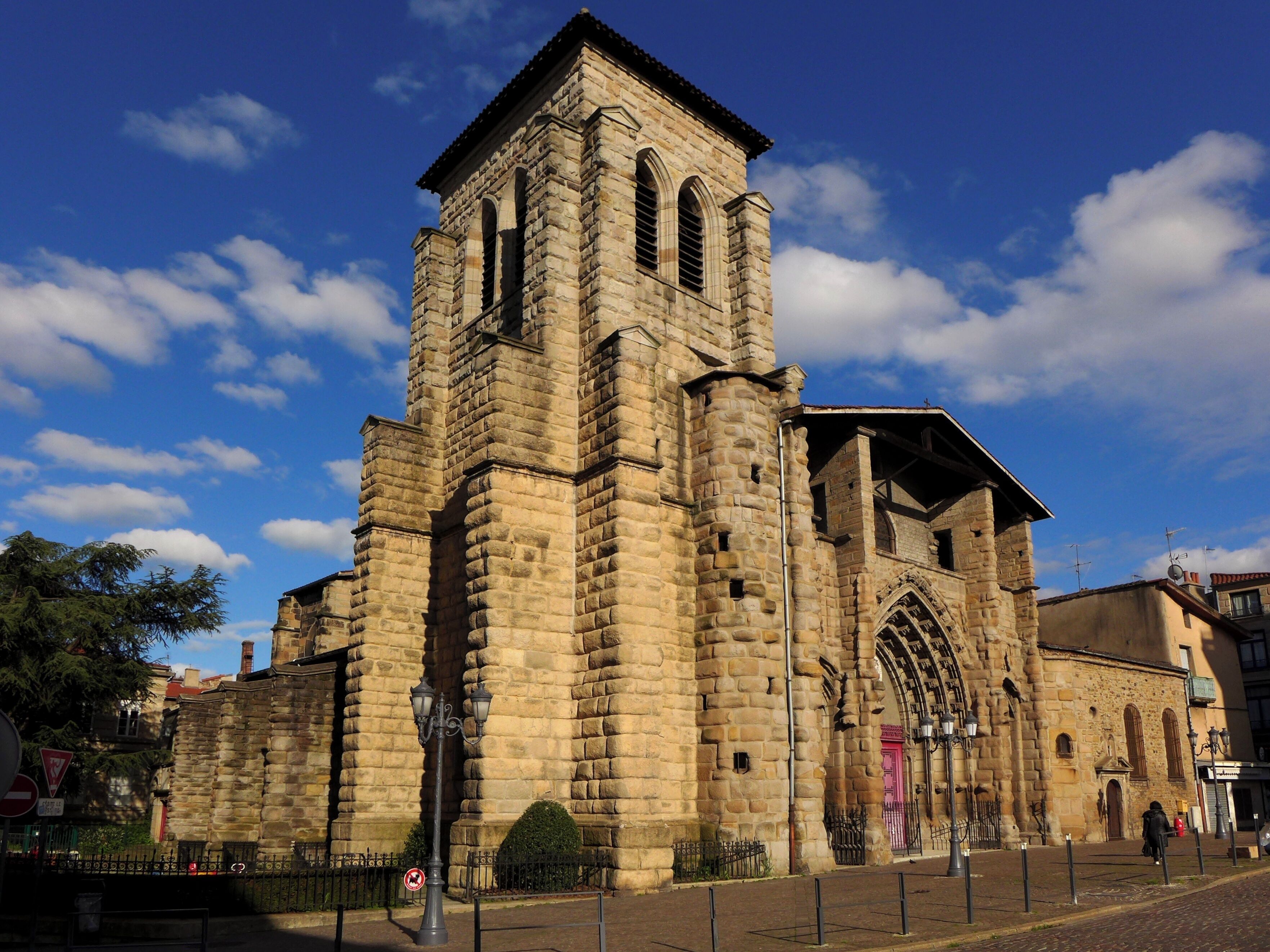 This building is indexed in the Base Mérimée, a database of architectural heritage maintained by the French Ministry of Culture, under the reference PA00117598 .