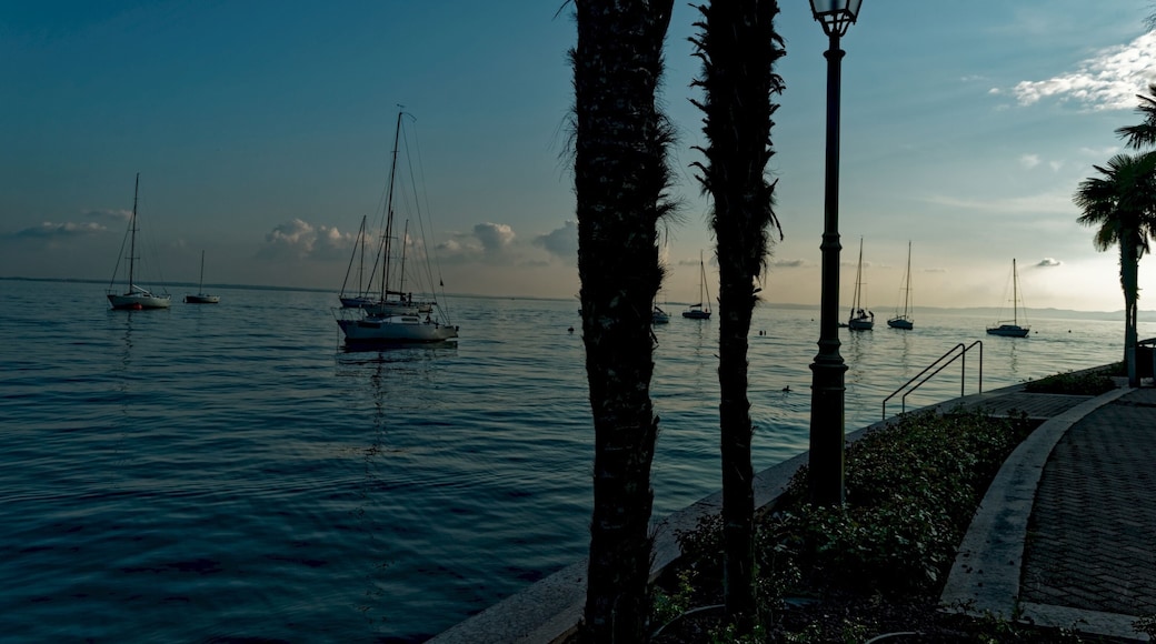 Lago di Garda - Garda - Via Guglielmo Marconi, Esplanade at the Lake - View South