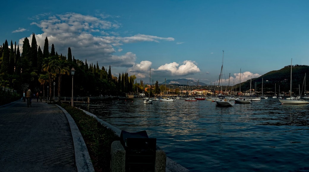 Lago di Garda - Garda - Via Guglielmo Marconi, Esplanade at the Lake - View ESE