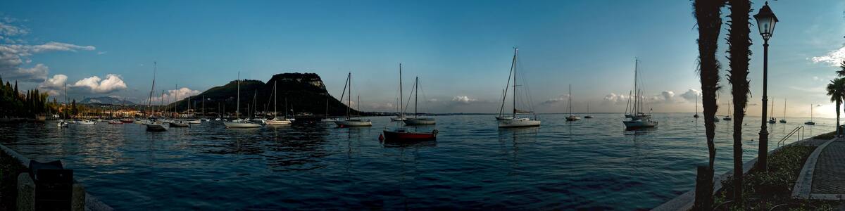 Lago di Garda - Garda - Via Guglielmo Marconi, Esplanade at the Lake - View ESE