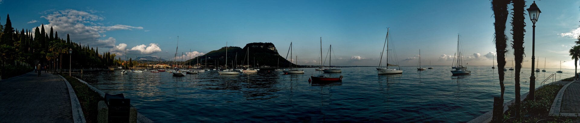 Lago di Garda - Garda - Via Guglielmo Marconi, Esplanade at the Lake - View ESE