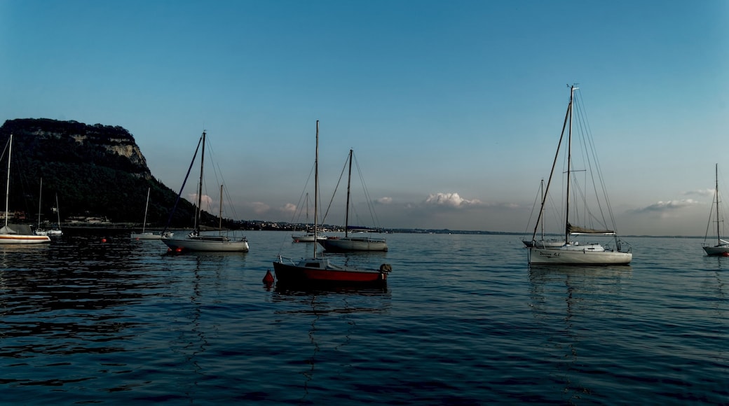 Lago di Garda - Garda - Via Guglielmo Marconi, Esplanade at the Lake - View SE