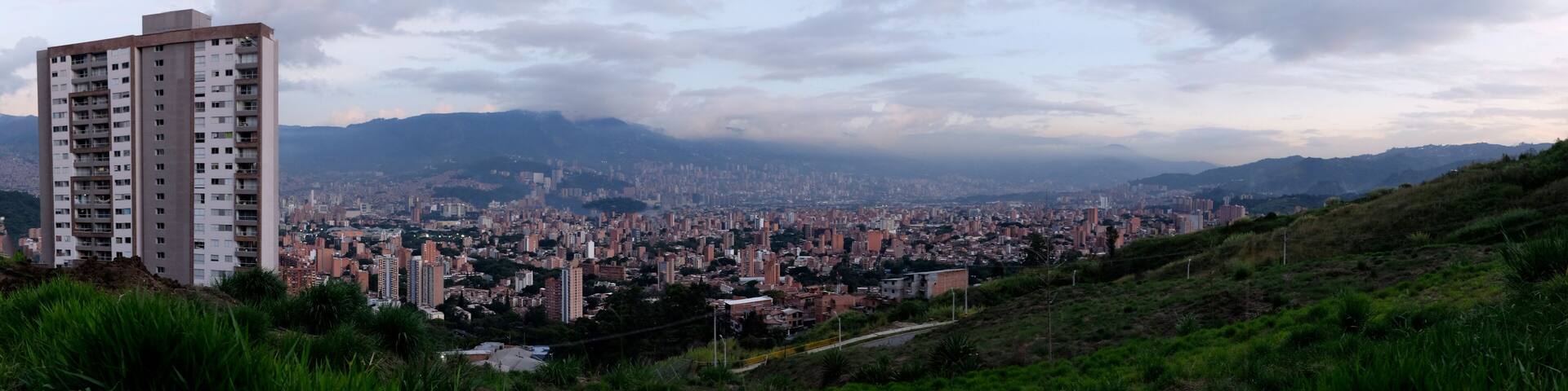 panorĂĄmica de la ciudad de MedellĂn