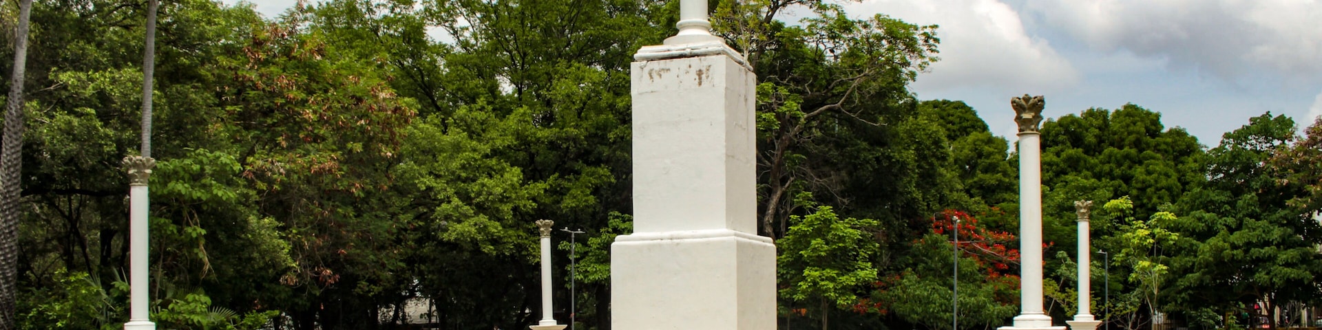 The Saraiva Column, an obelisk in Carrara marble, a tribute to Councilor José Antônio Saraiva, in Praça da Bandeira, in the city of Teresina, capital of the state of Piauí, northeastern Brazil