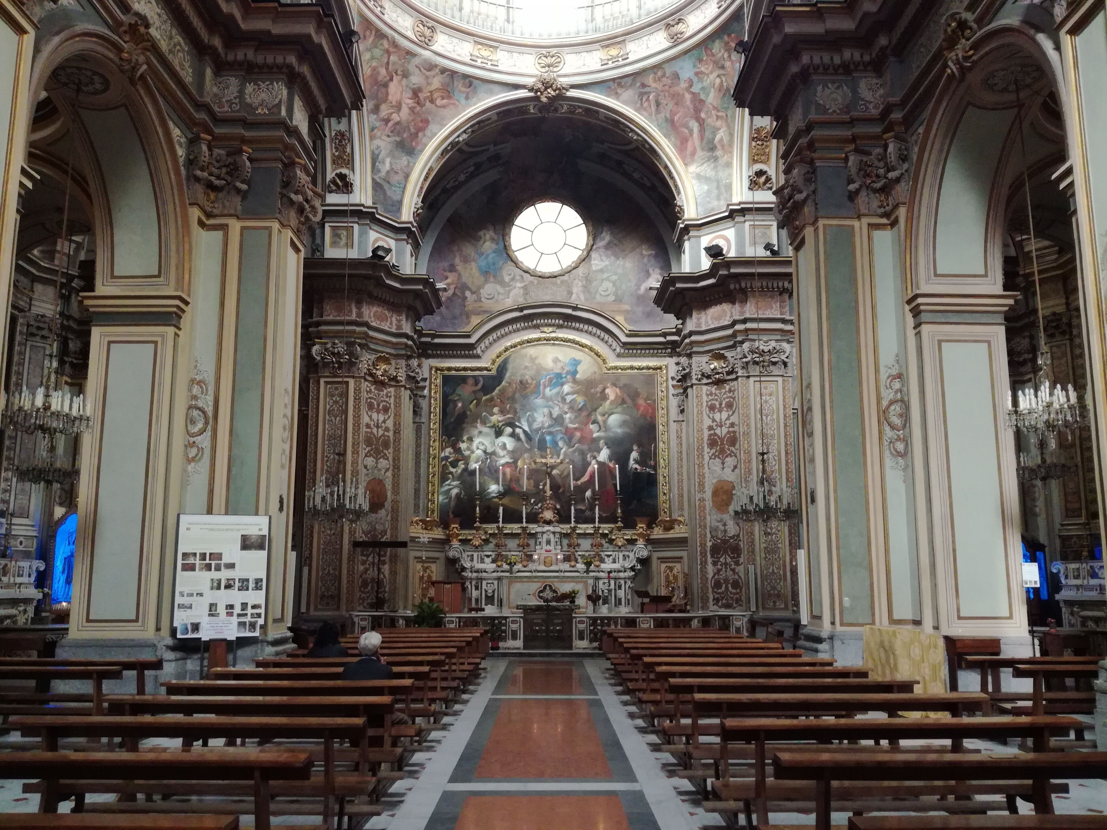 Interno Nicola alla Carità